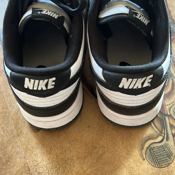Nike panda 🐼 dunks 8.5 - Picture 4 of 7